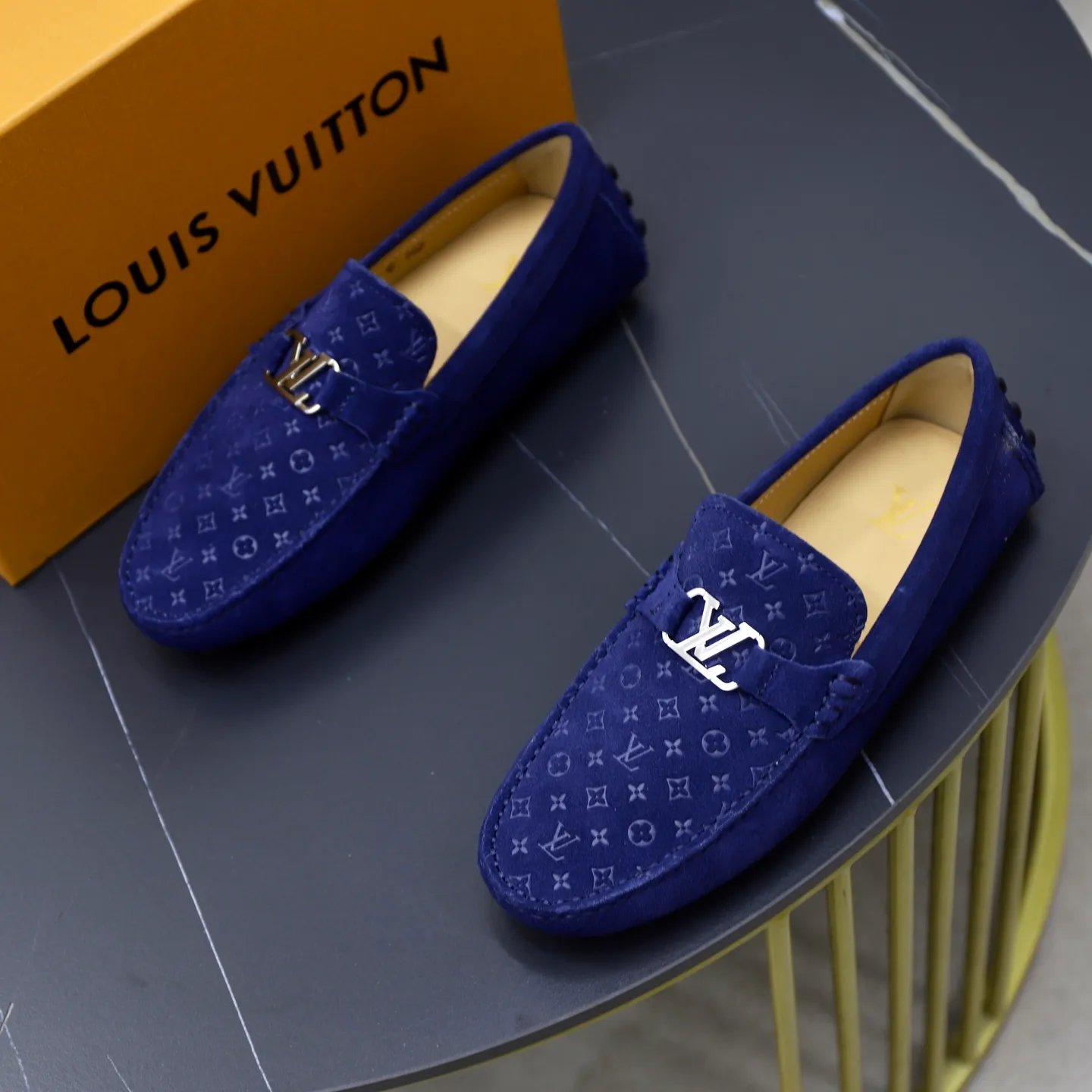Ex-factory price: 480💰【LV】Louis Vuitton ⚠️High-end men’s driving and pedal series ⚠️38-44 (customized for 45) ⚠️All original cowhide leather! Thick and soft! Made entirely of calfskin lining! The latest non-slip beanie sole! Three-dimensional package technology! Fashionable and classic! Handicrafts! Original high quality! Feel free to compare!